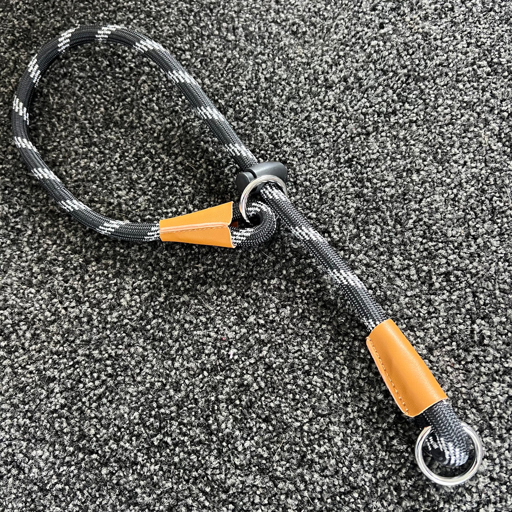 Slip Collar up to 64cm Black & White