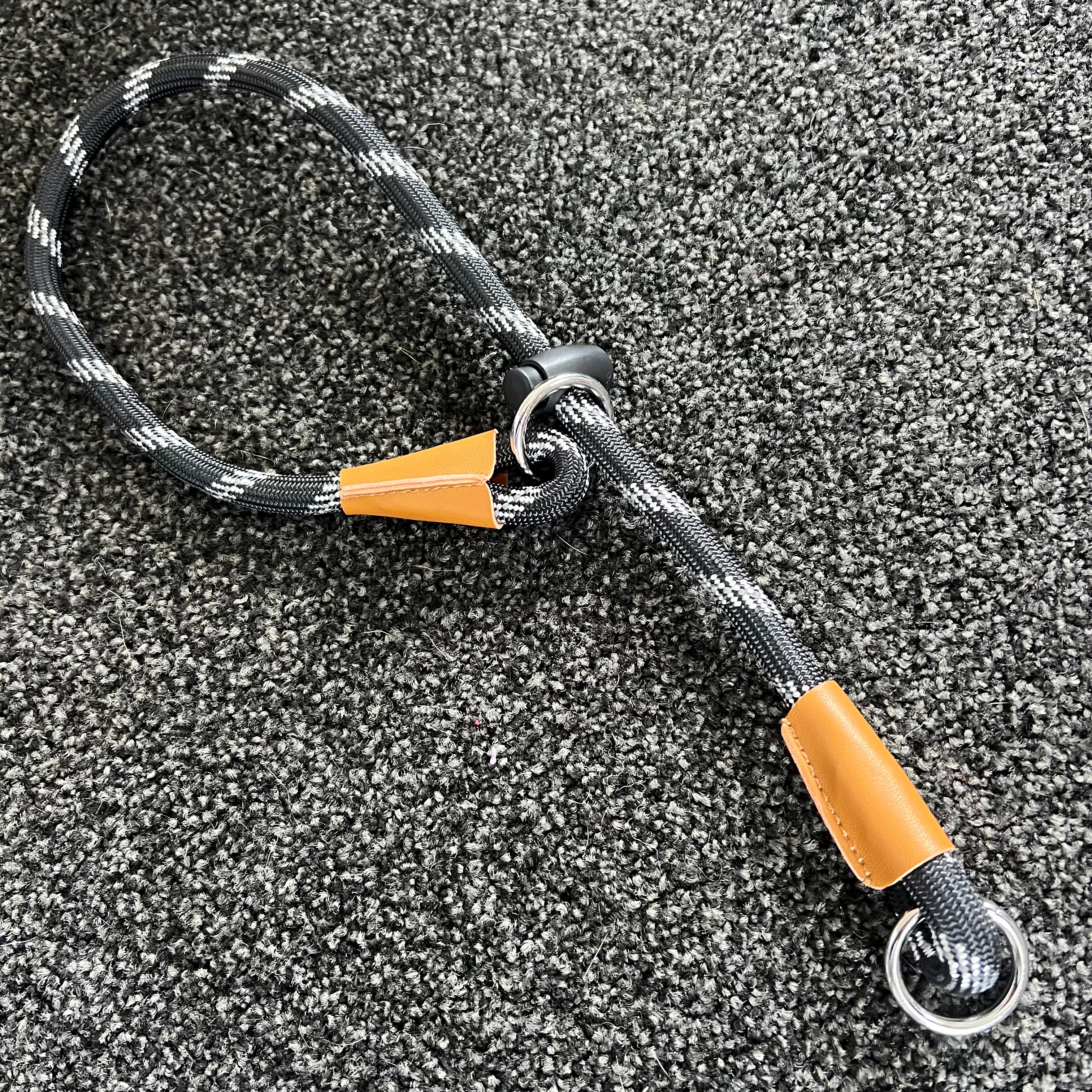 Slip Collar up to 64cm Black & White