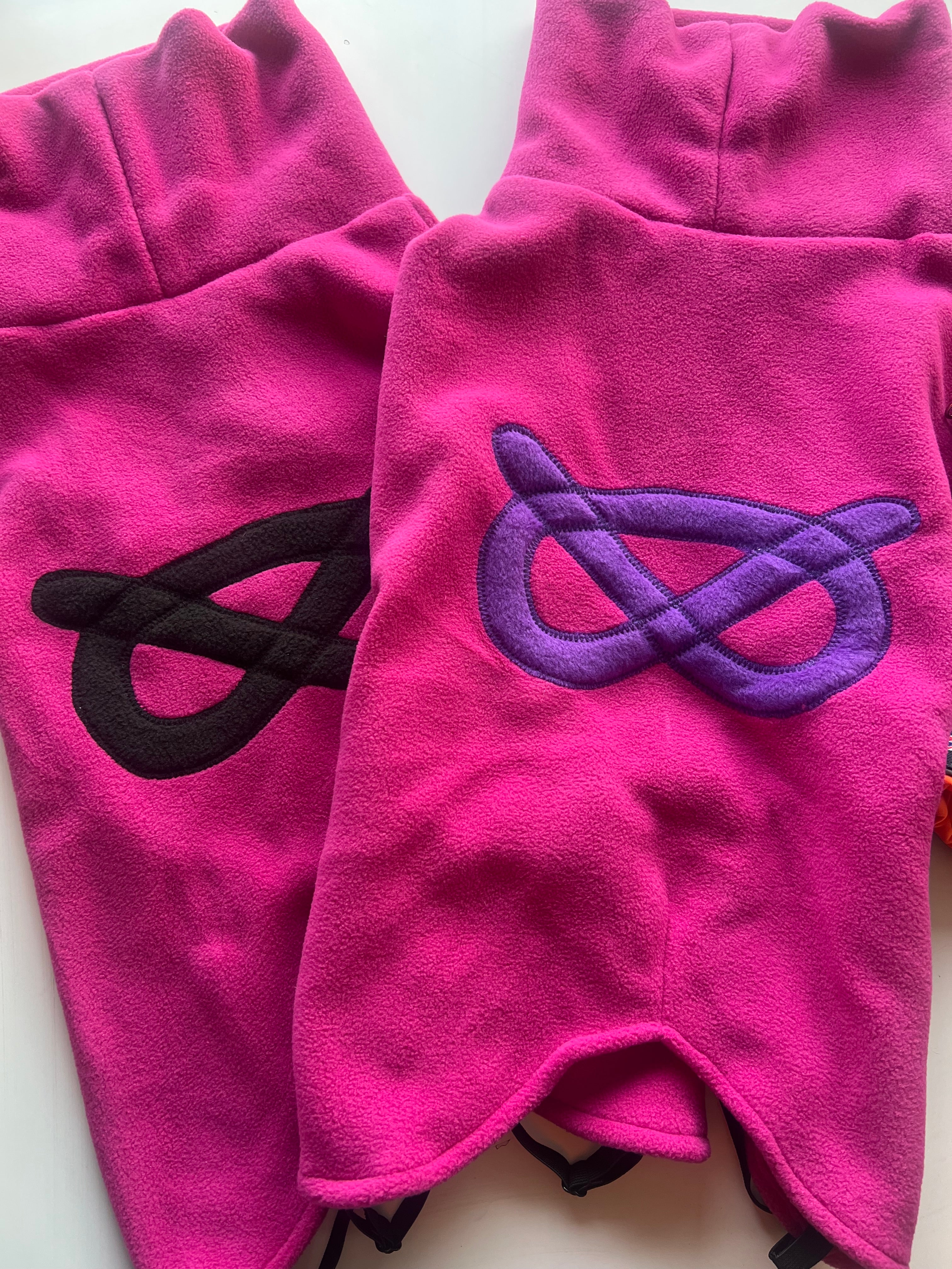 Stafford Fleece Fuchsia with black knot